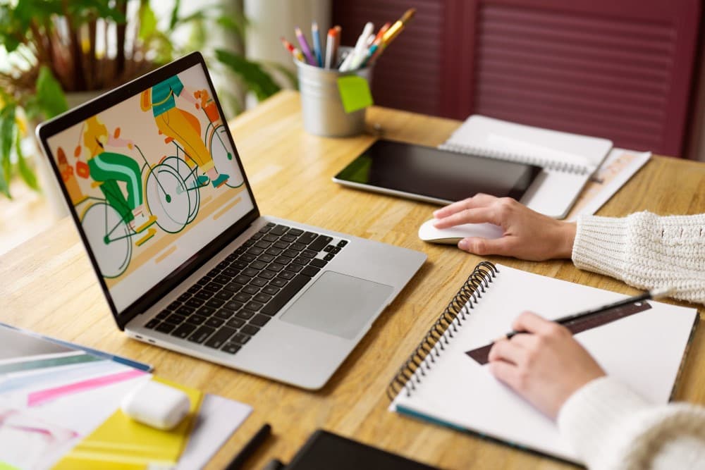 كيف تختار أفضل دورة تصميم جرافيك مناسبة لمستواك